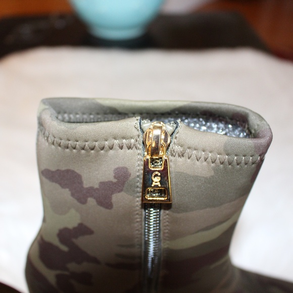Good American, Ankle Camo Neoprene Sock Booties - Picture 5 of 9